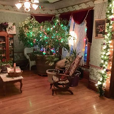 Scarlett House Victorian B & B Janesville Bagian luar foto