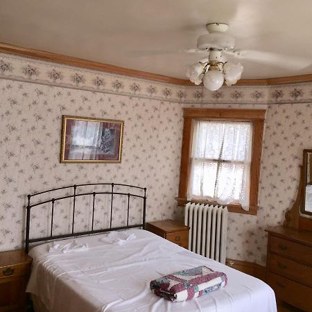 Scarlett House Victorian B & B Janesville Bagian luar foto