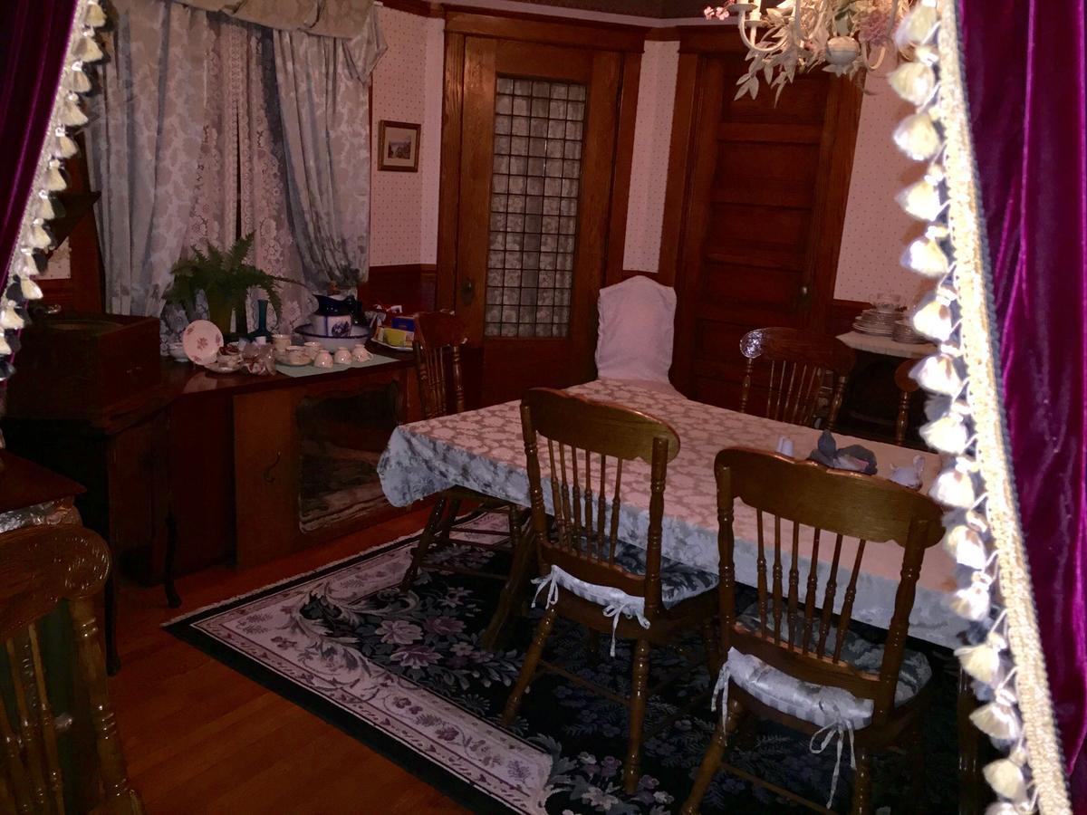 Scarlett House Victorian B & B Janesville Bagian luar foto