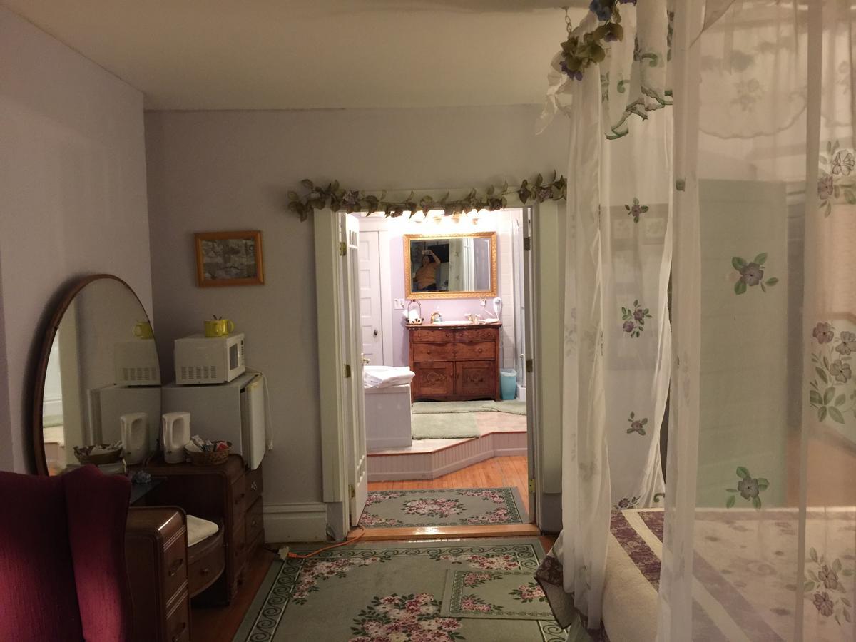 Scarlett House Victorian B & B Janesville Bagian luar foto