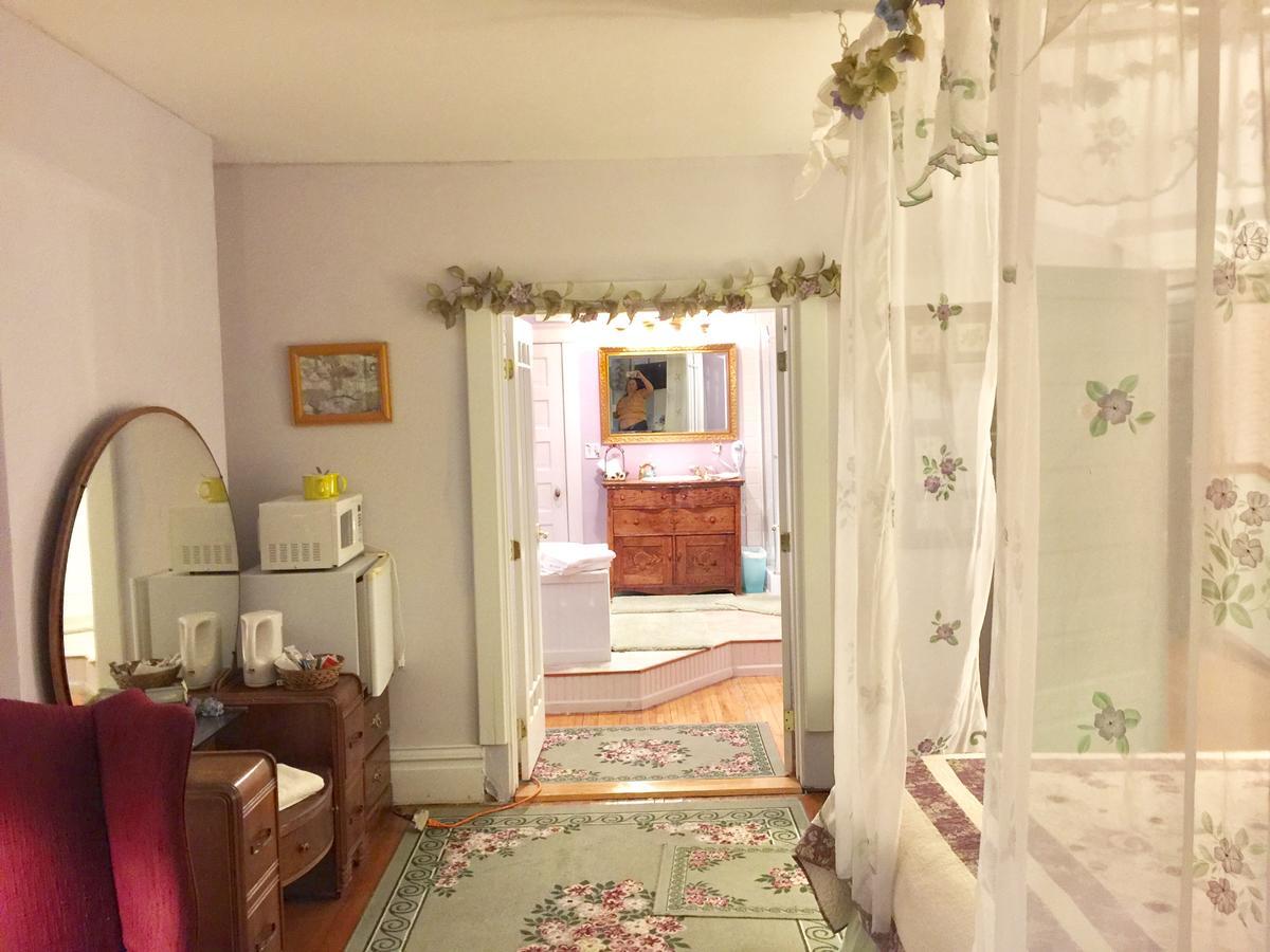 Scarlett House Victorian B & B Janesville Bagian luar foto