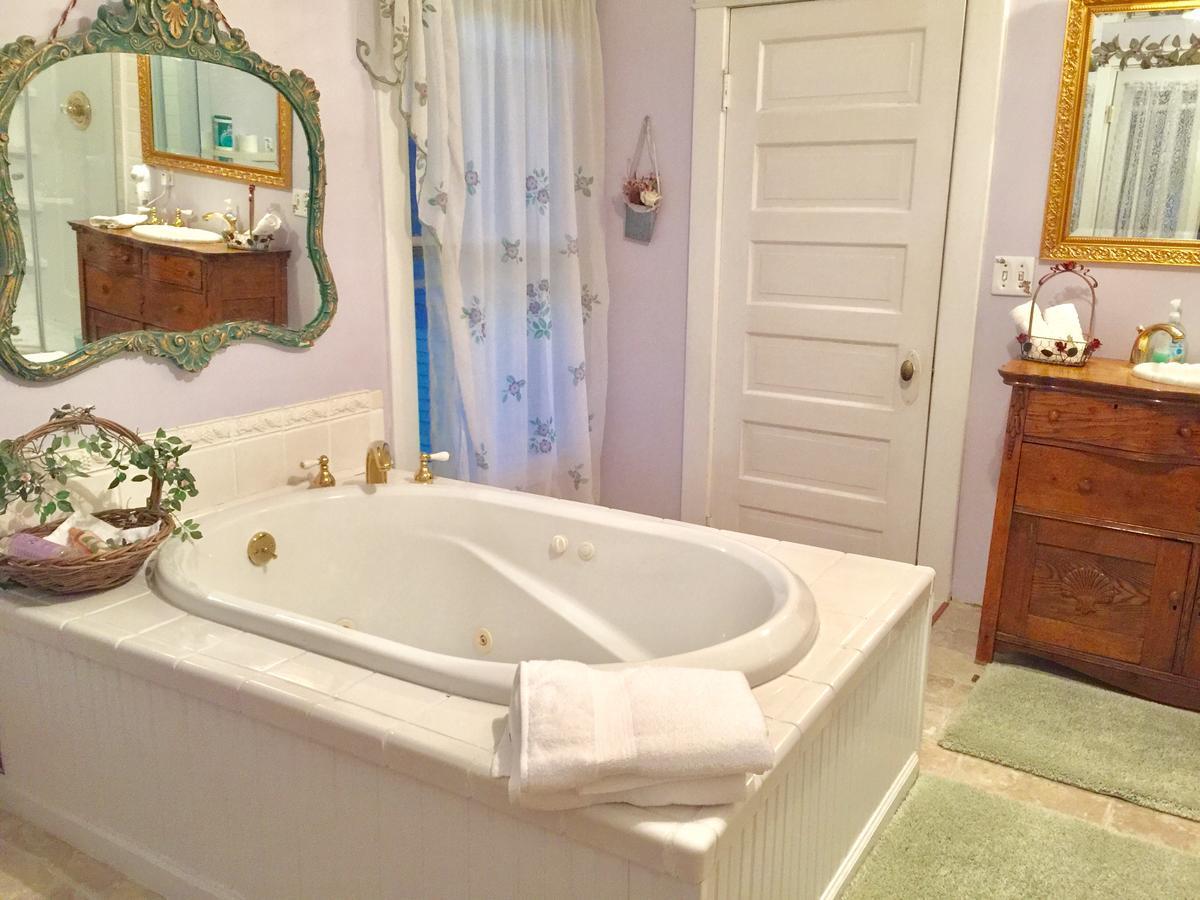 Scarlett House Victorian B & B Janesville Bagian luar foto