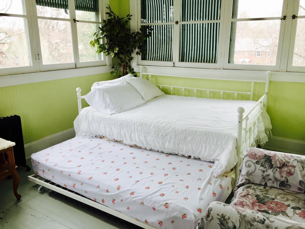 Scarlett House Victorian B & B Janesville Bagian luar foto