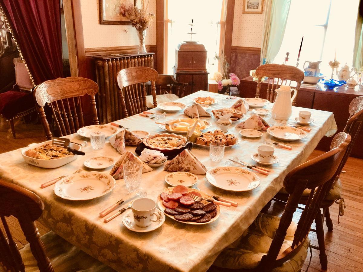 Scarlett House Victorian B & B Janesville Bagian luar foto