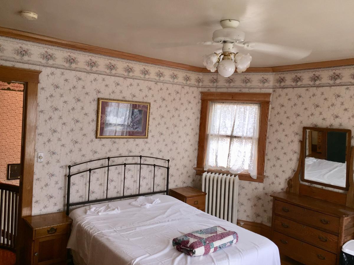 Scarlett House Victorian B & B Janesville Bagian luar foto