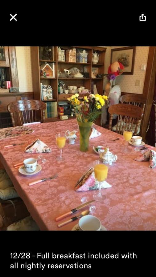 Scarlett House Victorian B & B Janesville Bagian luar foto